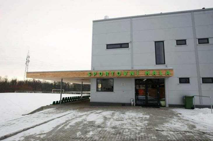 sportovni hala lhotka