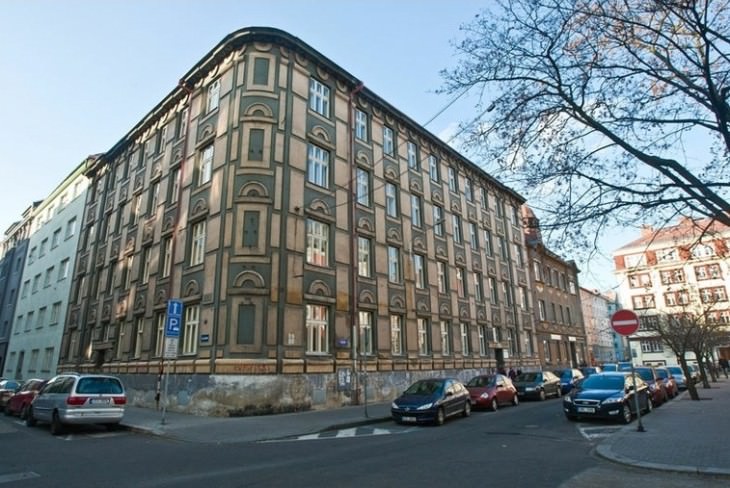 husova 7