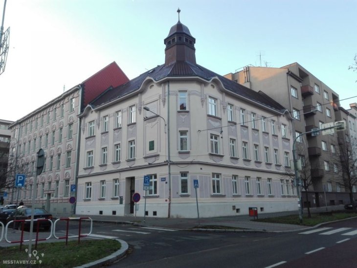 husova