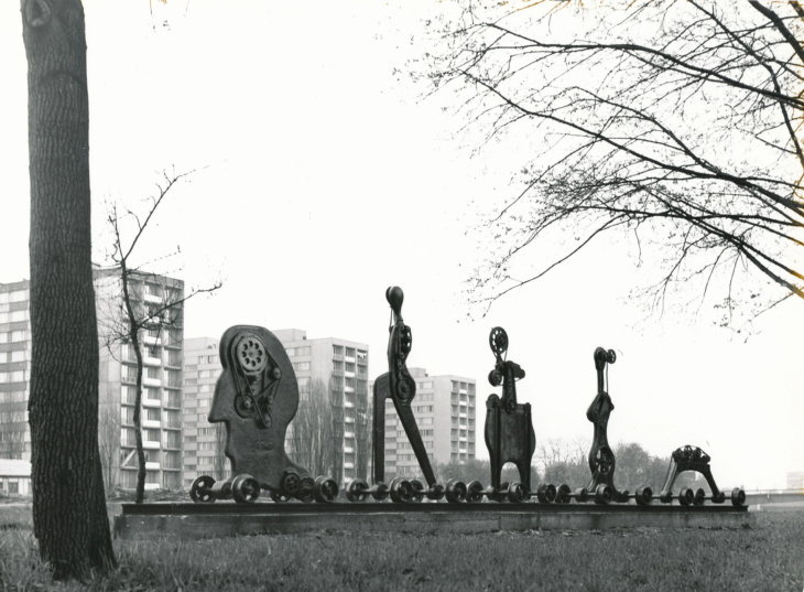 Karel Nepraš: Rodina připravená k odjezdu, 1969 (archiv Galerie výtvarného umění v Ostravě).