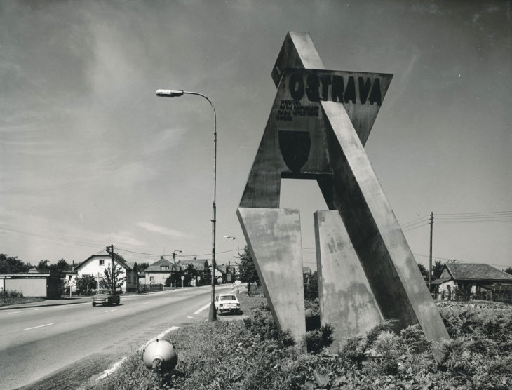 Miroslav Karpala a Bronisław Firla: vstup do města od Šenova, 1979 (foto Petr Sikula)