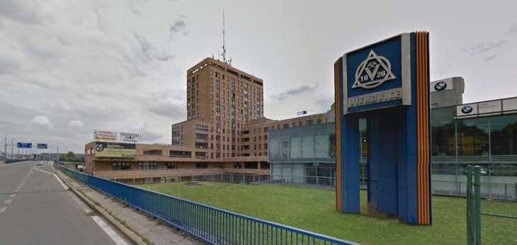 Rudolf Kouba: Poutač Vítkovických železáren na náměstí Republiky, 1982 (Google maps 2014)