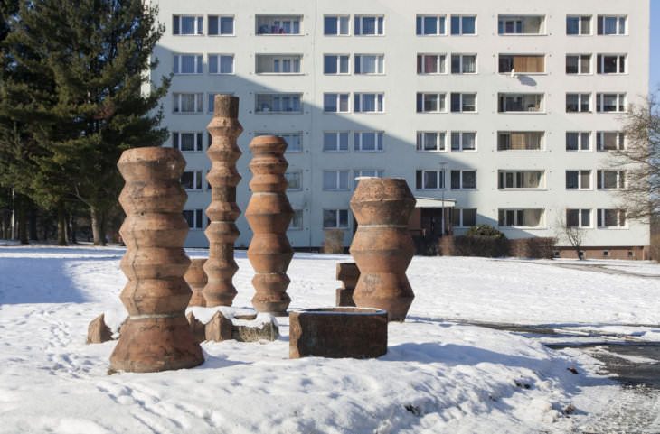 Jiří Myszak: žardiniéry u Jihočeské restaurace v Porubě, 1976 (foto Jakub Ivánek)