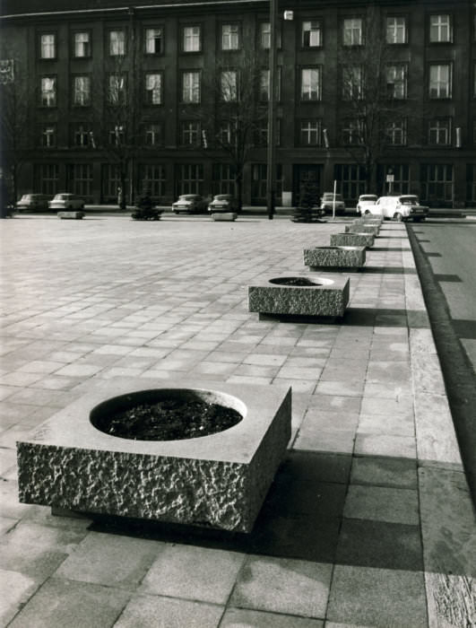 Vladislav Gajda: květníky před Novou radnicí, 1976 (foto Petr Sikula)
