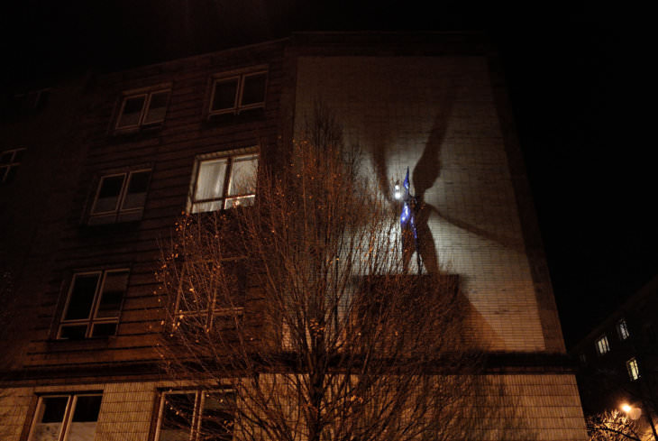 Světlonoš svítící při znovuzprovoznění kahanu v prosinci 2013 (foto Roman Polášek)