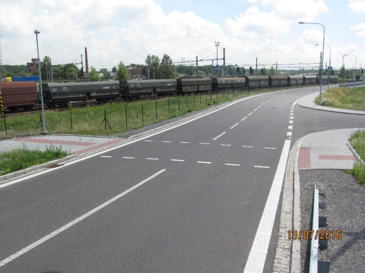 ul. „nová“ Bílovecká, Svinov – vyznačené „místo pro přecházení“ značkou č. V 7b