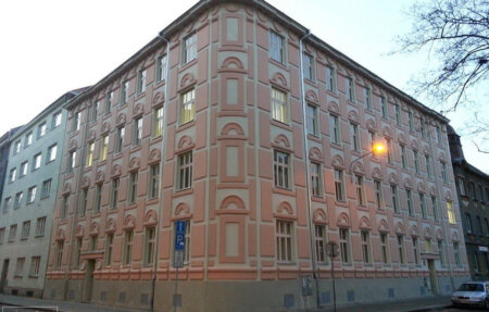 husova 1