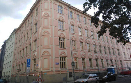 husova