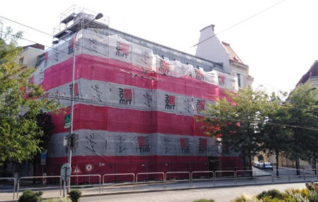 husovo namesti