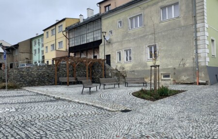 husova