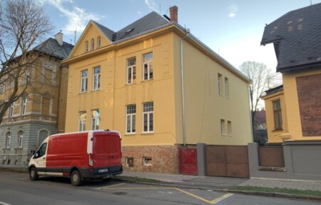 husova opava