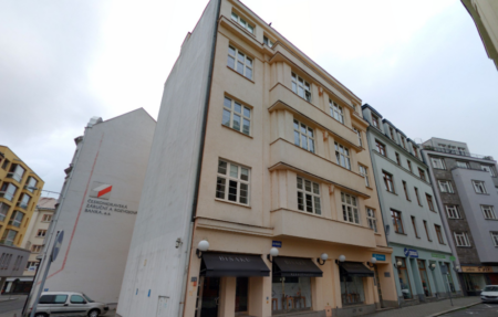 na hradbach