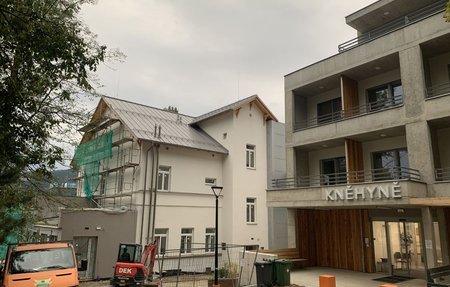 knehyne