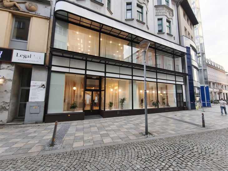 Rekonstruovaný parter na ulici 28.října v centru Ostravy.
