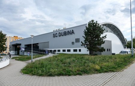 Dokončené sportovní centrum - exteriér.