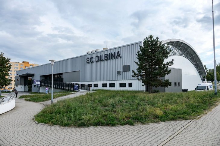 Dokončené sportovní centrum - exteriér.