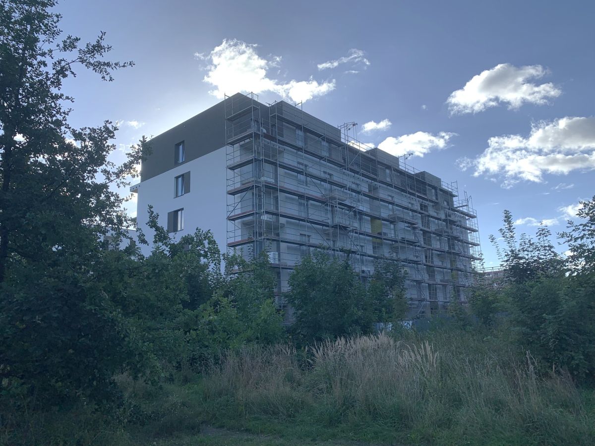 fotografie výstavby komplexu bytových domů v Ostravě, ulice Výstavní
