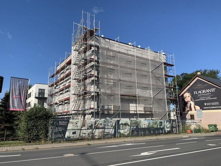 pohled na novostavby rezidenčních domů v ostravě-mariánských horách