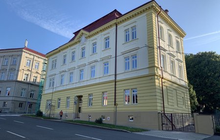 rekonstrukce historizující fasády soudy v Novém Jičíně