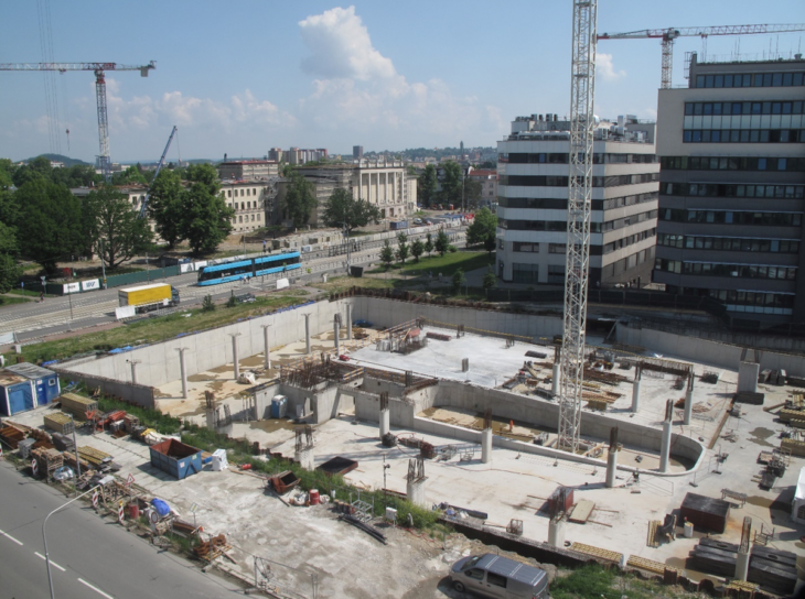 Výstavba parkovacího domu v Ostravě u krajského úřadu