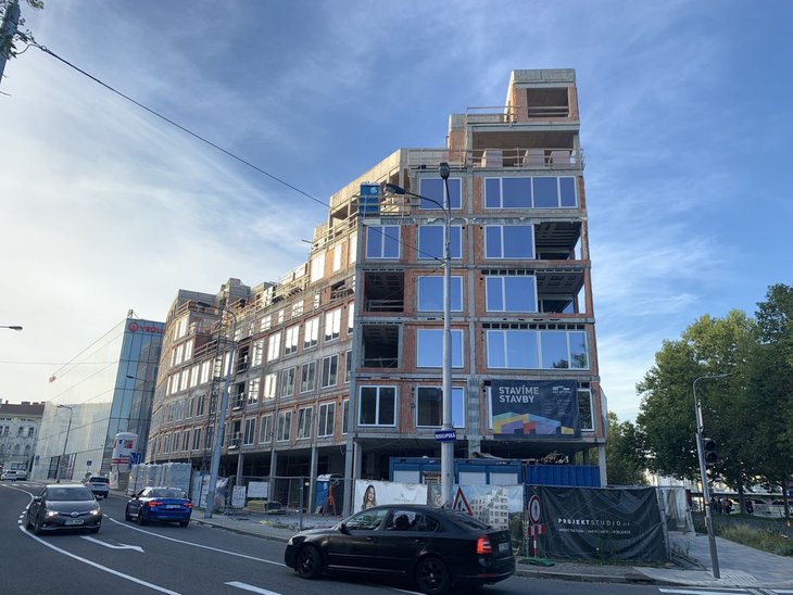 Fotografie aktuálního stavu výstavby rezidence Biskupská v centru Ostravy.